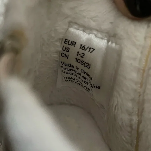 KIDS: H&M Gold Baby Star Boots - Picture 6 of 6